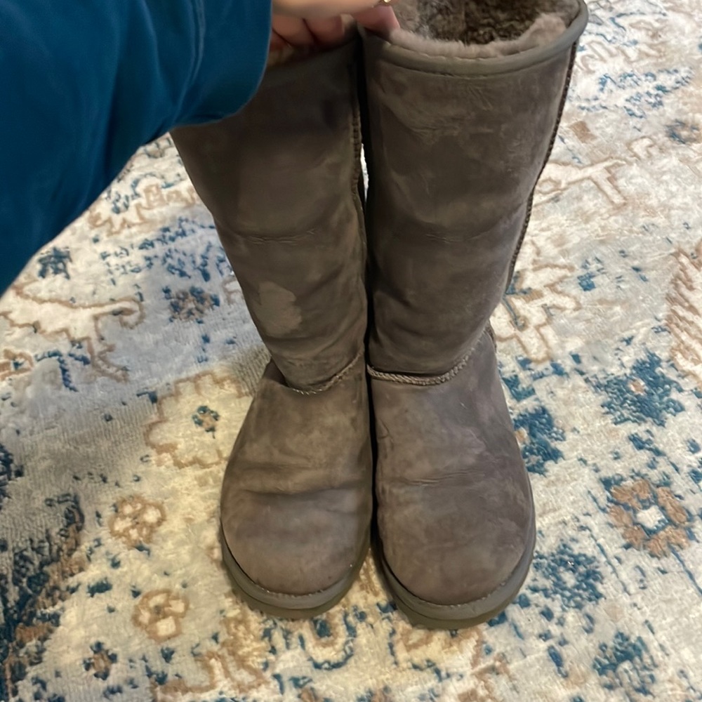 UGG BOOTS